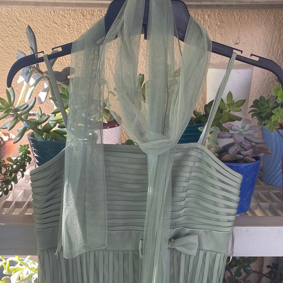 JS Collections Mint Green Pleated Midi Dress - Picture 4 of 9